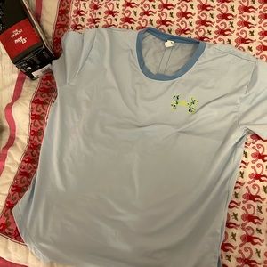 UNDER ARMOR athletic tee NWOT
